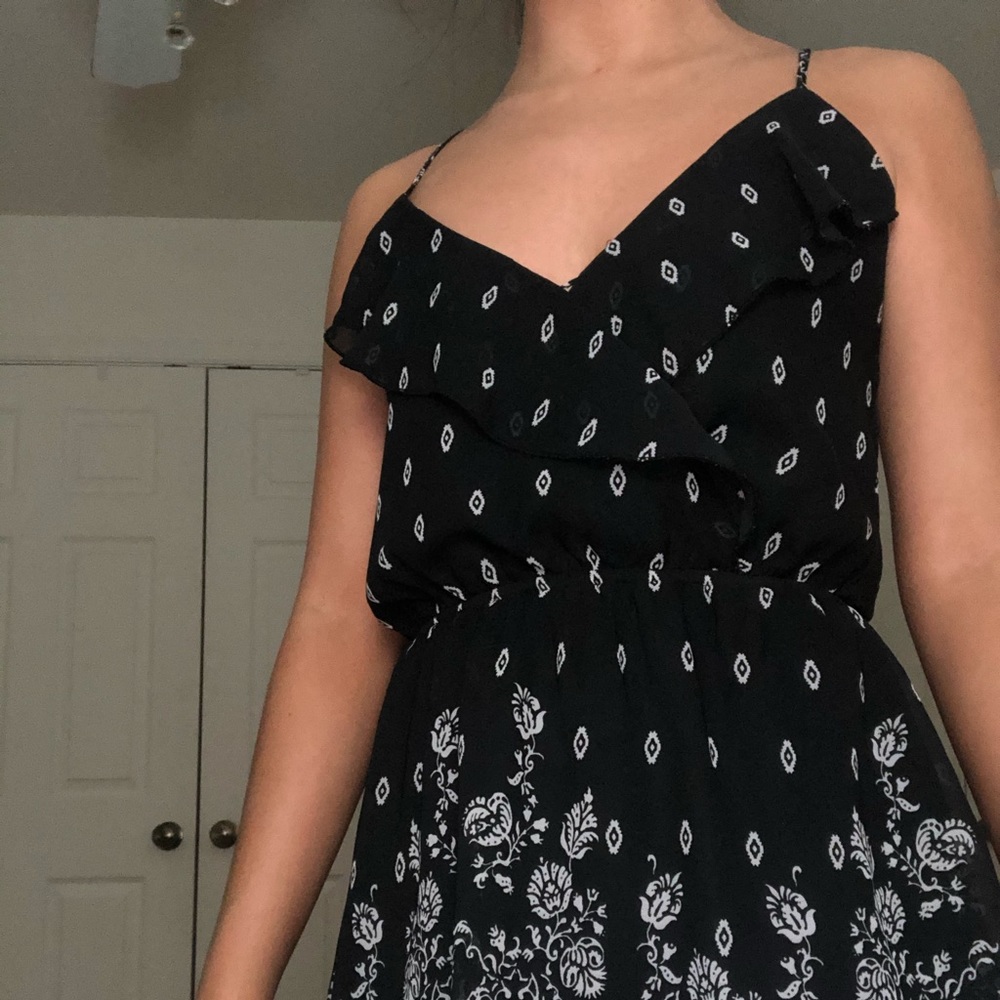 Black and White Sleeveless Summer Dress